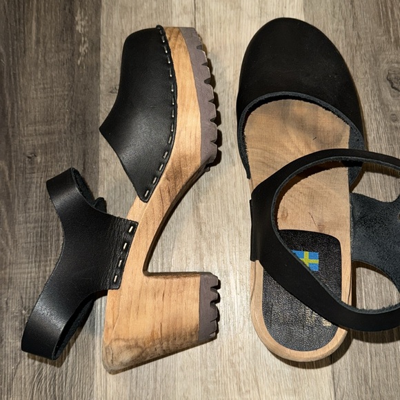 Black leather and brown real wooden clogs excellent - Picture 2 of 3